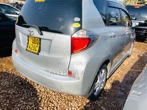 Toyota Ractis 1.5 FWD 2010
