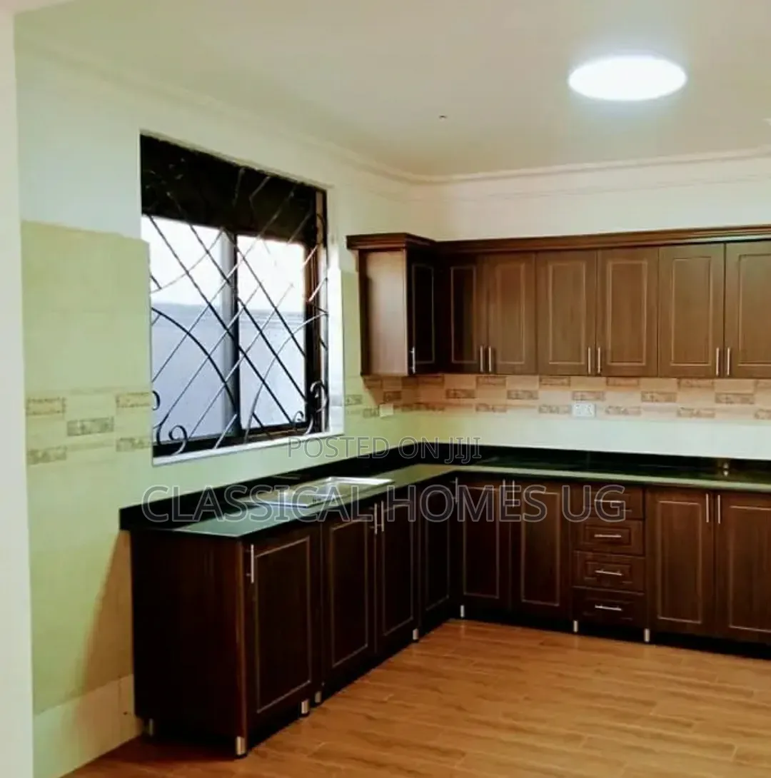 4bdrm Duplex in Muyenga, Central Division for rent