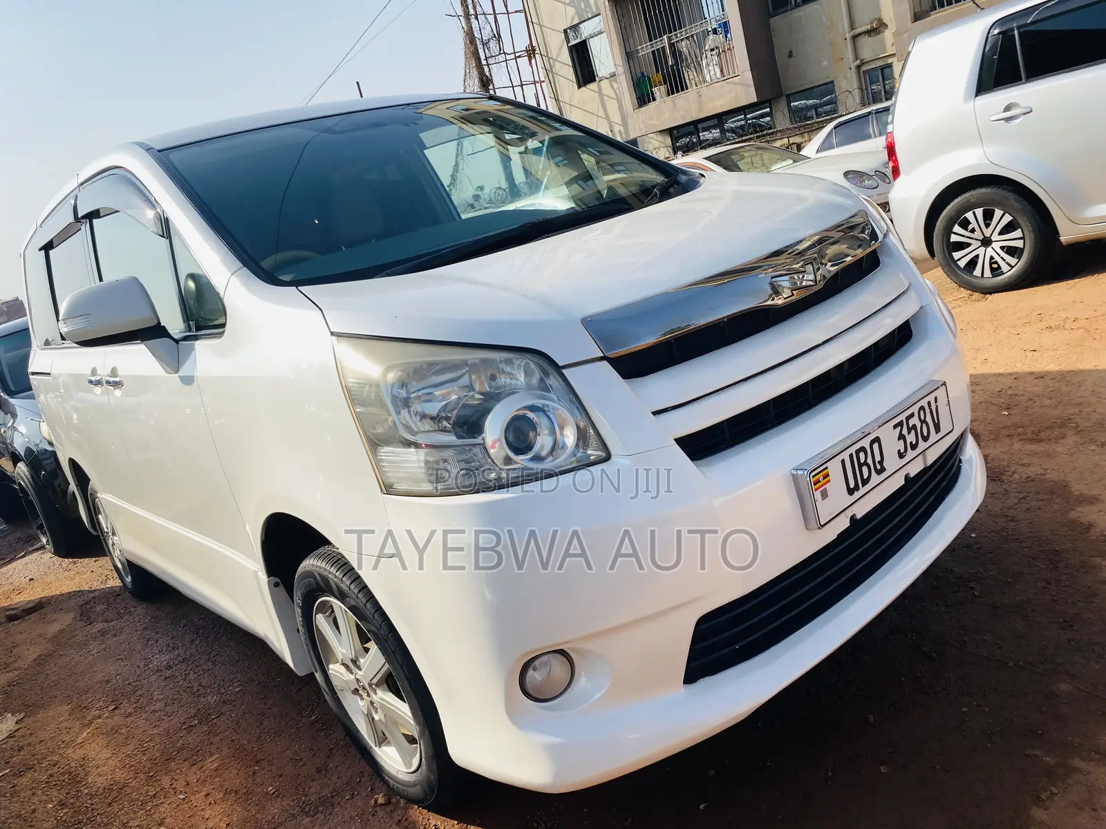 Toyota Noah 2.0 143hp AWD (8 Seater) 2010