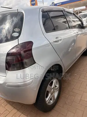 Toyota Vitz 2008 Silver