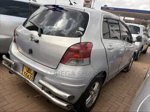Toyota Vitz 2008 Silver