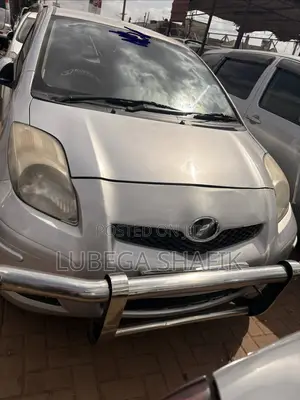 Toyota Vitz 2008 Silver