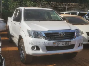 Toyota Hilux 2013 White