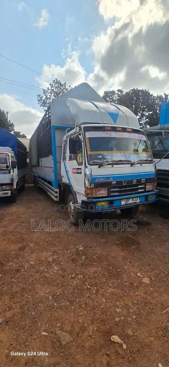Fuso Fighter 17 10 Tyrs