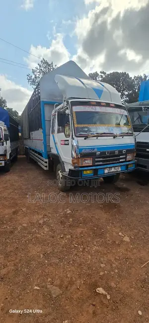 Fuso Fighter 17 10 Tyrs