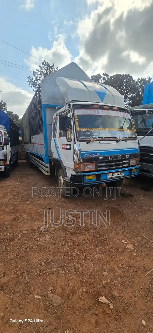 Fuso Fighter 17 10 Tyrs