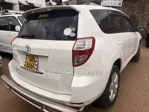 Toyota Vanguard 2010 White