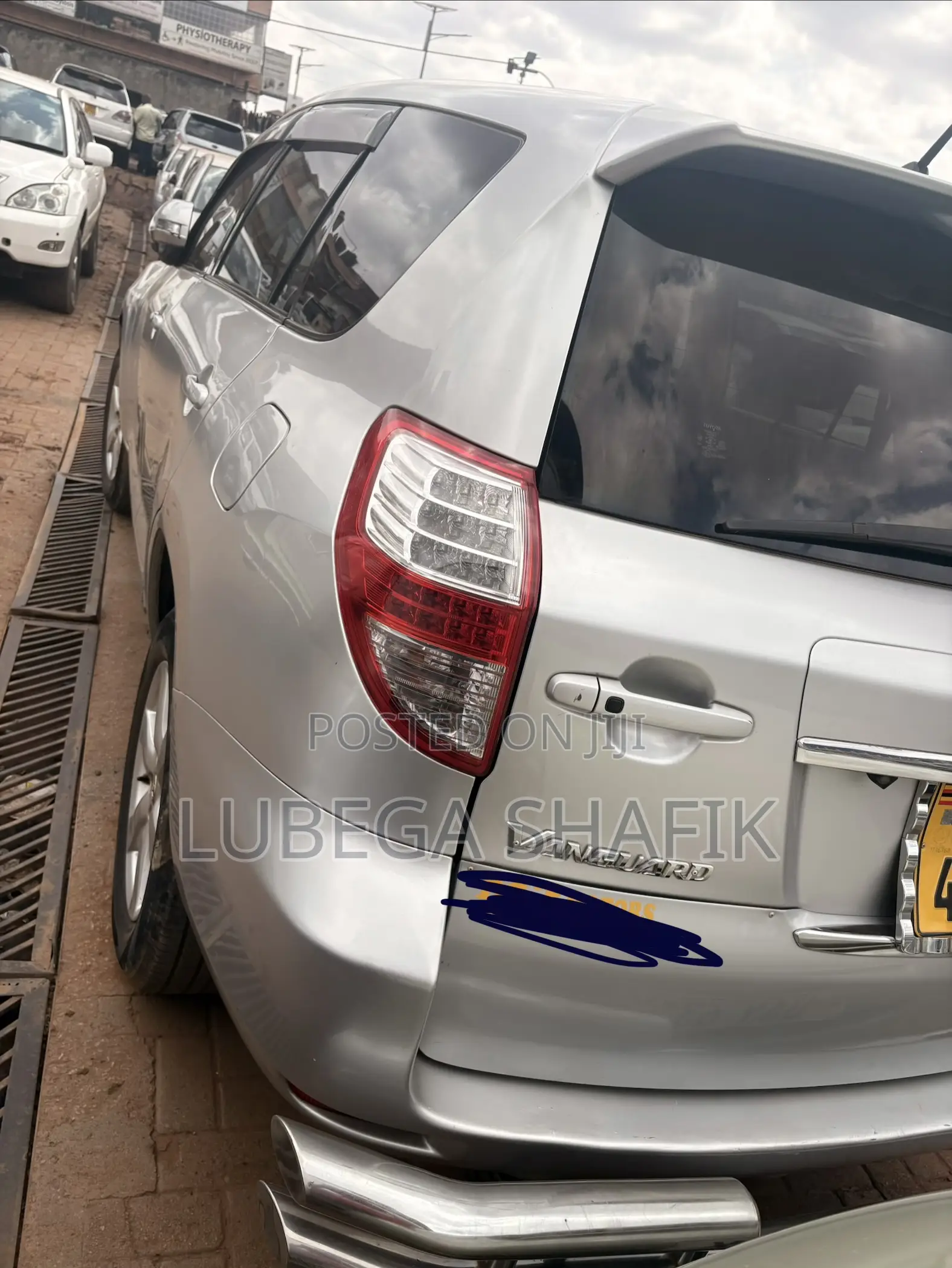 Toyota Vanguard 2010 Silver
