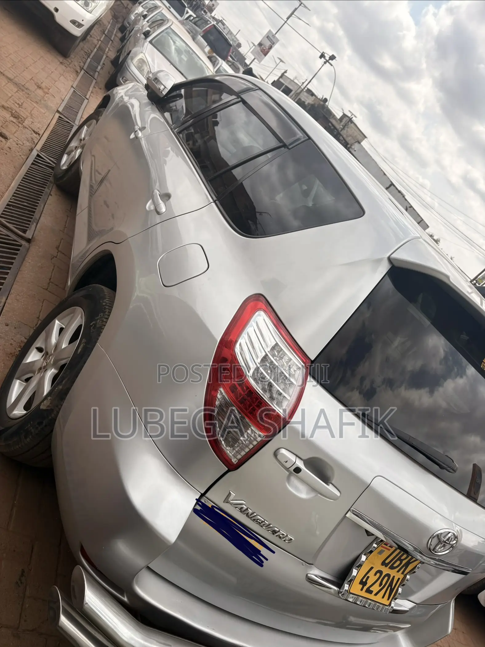 Toyota Vanguard 2010 Silver