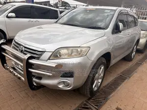 Toyota Vanguard 2010 Silver