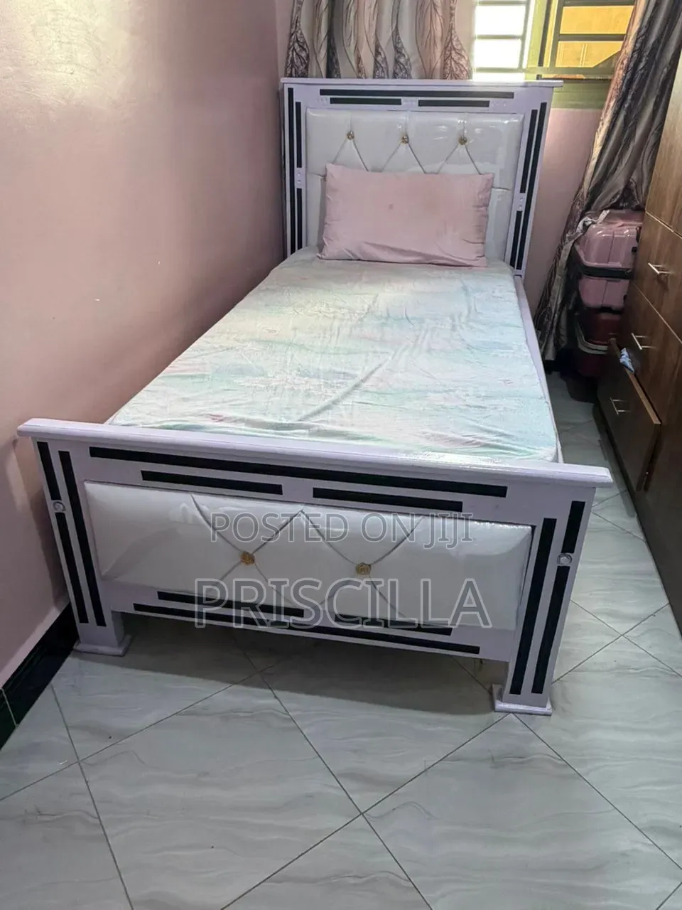 4by6 White Leather Bed