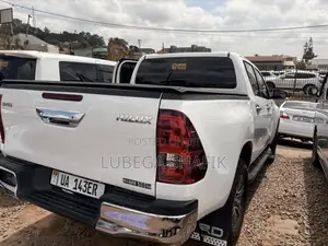 Toyota Hilux 2018 White