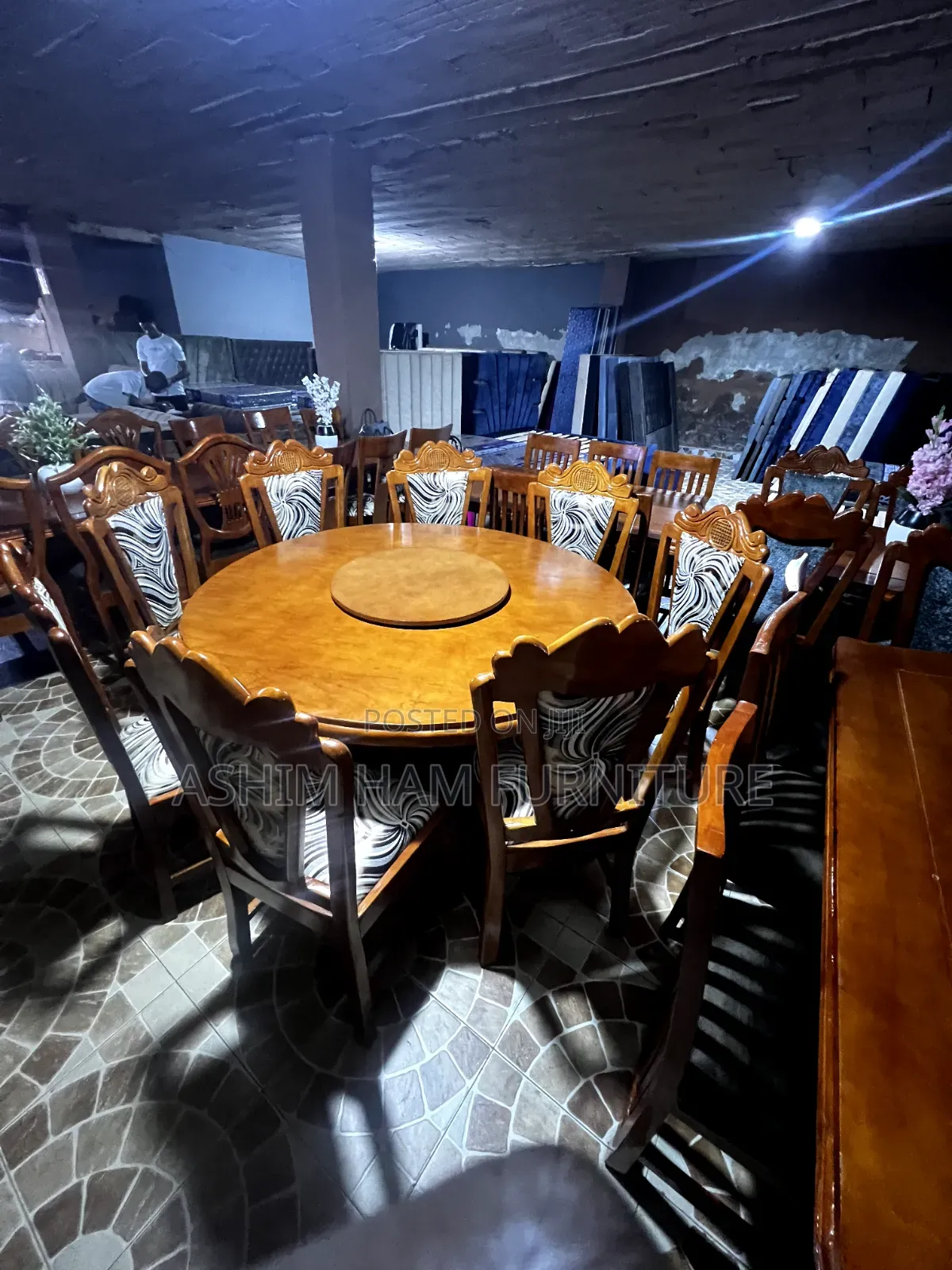 7 Seaters Dinning Table