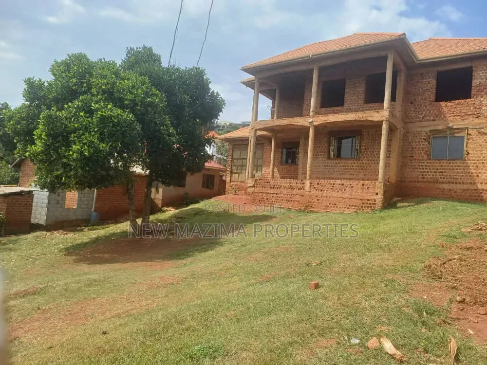 5bdrm House in Kigo Opposite Serena, Central Division for sale
