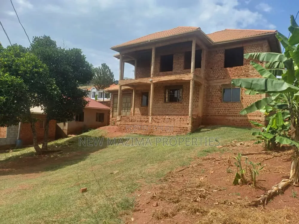 5bdrm House in Kigo Opposite Serena, Central Division for sale