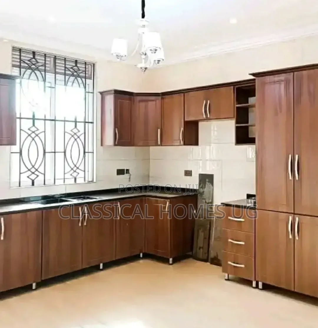 5bdrm Duplex in Muyenga, Central Division for rent