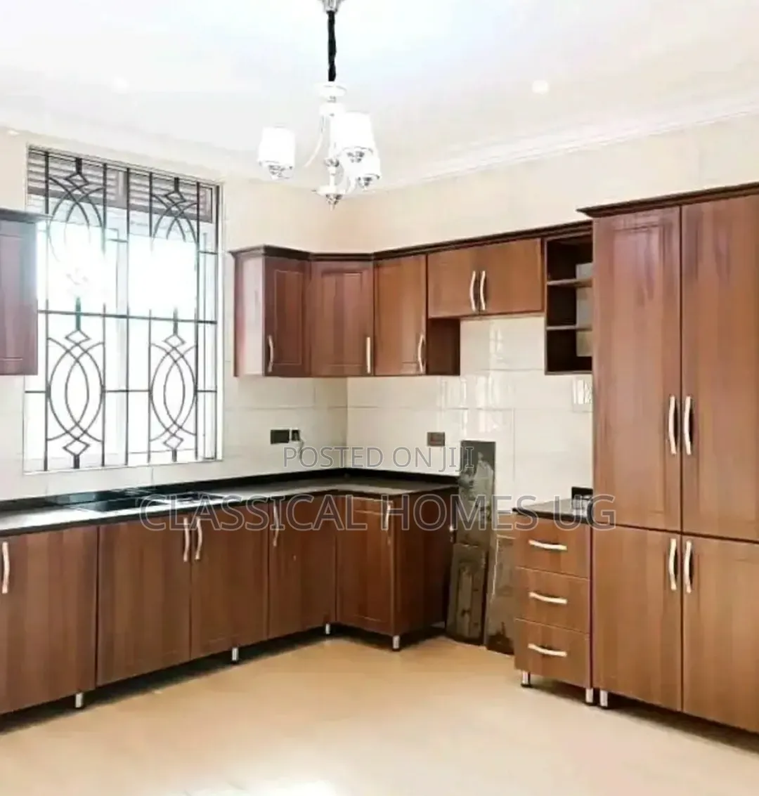 5bdrm Duplex in Muyenga, Central Division for rent