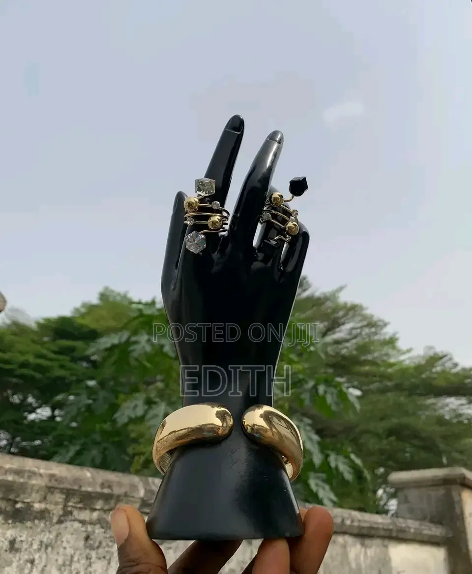 Rings and Bungle Display Stand