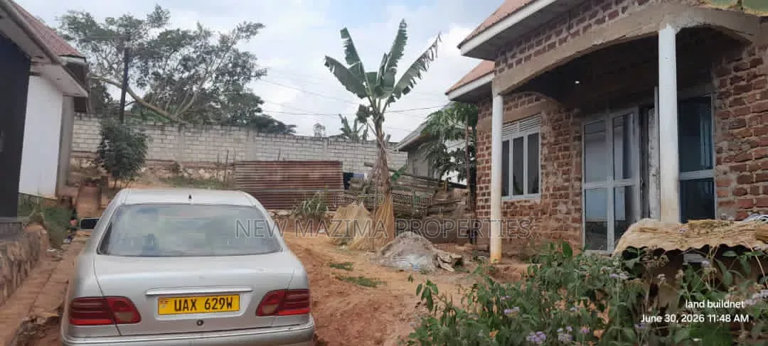 3bdrm House in Buloba Town, Central Division for sale