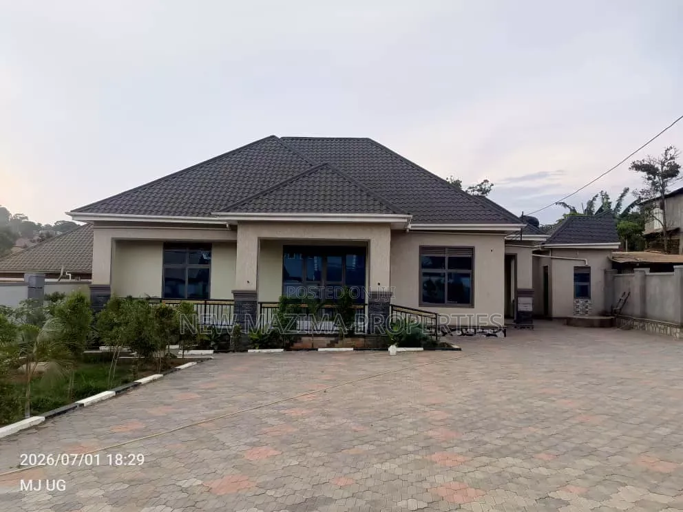 4bdrm Bungalow in Mengo Masanafu, Central Division for sale