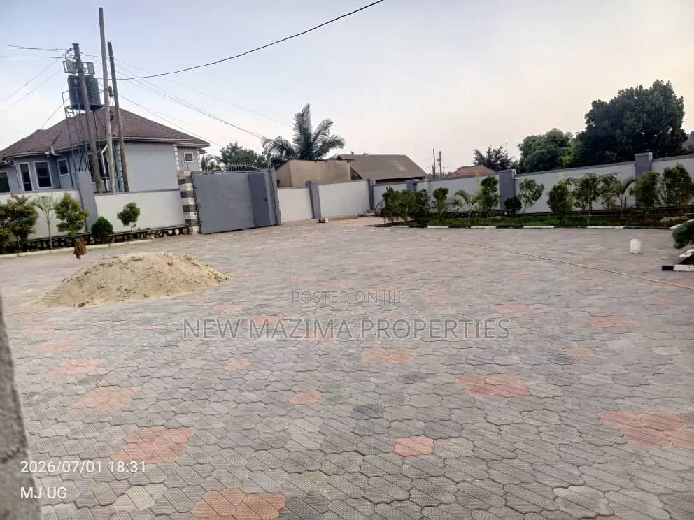 4bdrm Bungalow in Mengo Masanafu, Central Division for sale