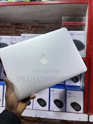 Laptop Apple MacBook Air 4GB Intel Core i5 SSD 256GB