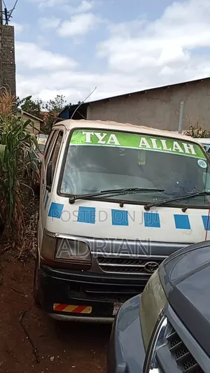 Toyota HiAce 2010 White