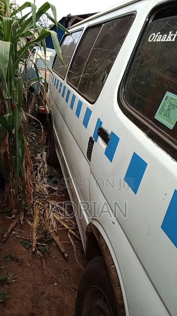 Toyota HiAce 2010 White