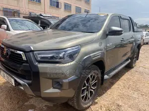 New Toyota Hilux 2024 Gray