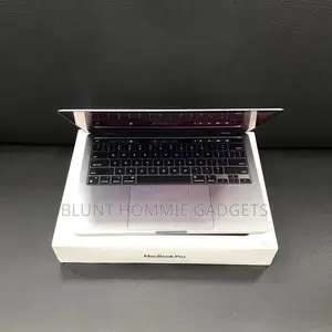 Laptop Apple MacBook Pro 2022 M2 16GB Apple M2 SSD 512GB