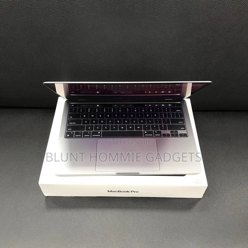 Laptop Apple MacBook Pro 2022 M2 16GB Apple M2 SSD 512GB