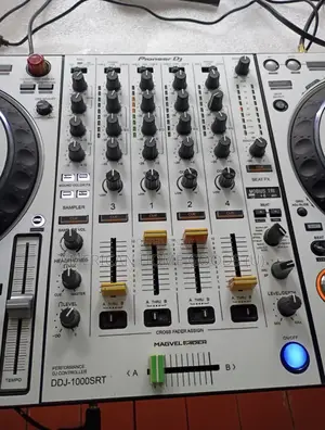 Pioneer DDJ-1000srt 4-Channel Controller for Serato Dj, Serato Lite.