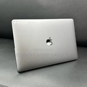 Laptop Apple MacBook Pro 2017 8GB Intel Core i7 SSD 512GB