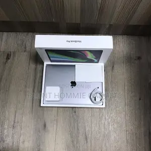 Laptop Apple MacBook Pro 2022 M2 8GB Apple M2 SSD 256GB