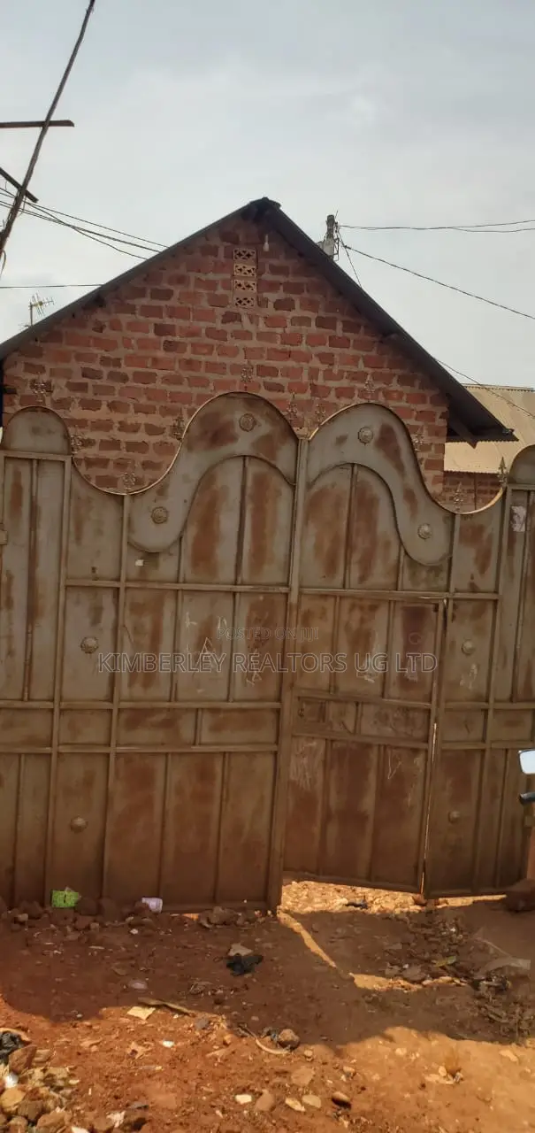 7bdrm Duplex in Nabweru for sale