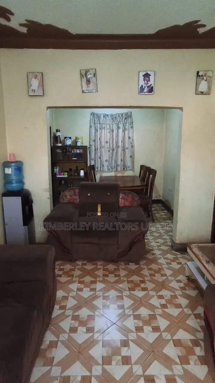 3bdrm House in Division A for sale