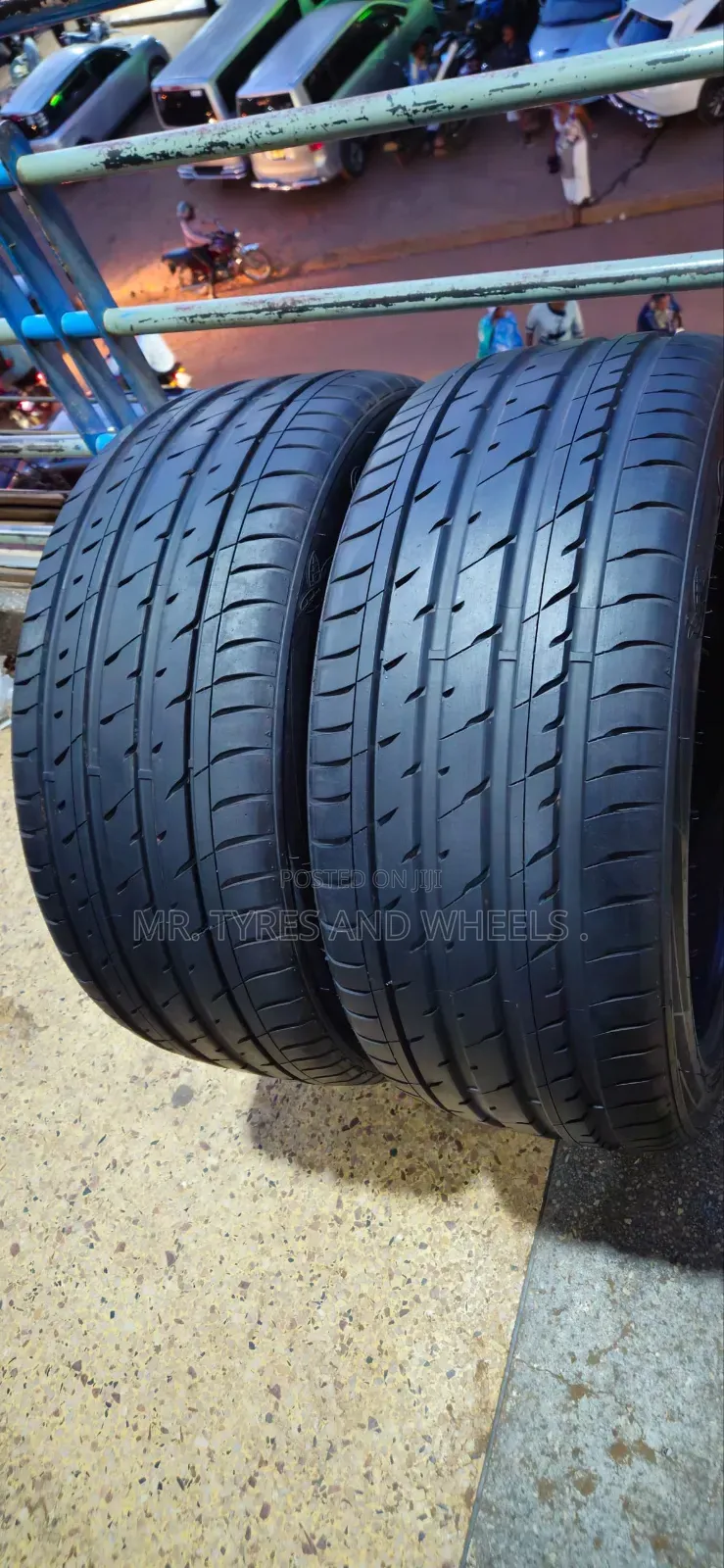 275 40 R20 Very Gd Size for Ur Car Upgrade Order We Deliver.