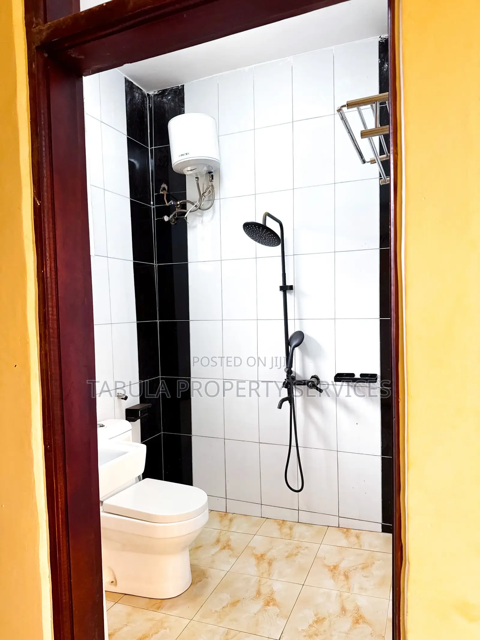 4bdrm House in Flat House, Wakiso / Wakiso for sale