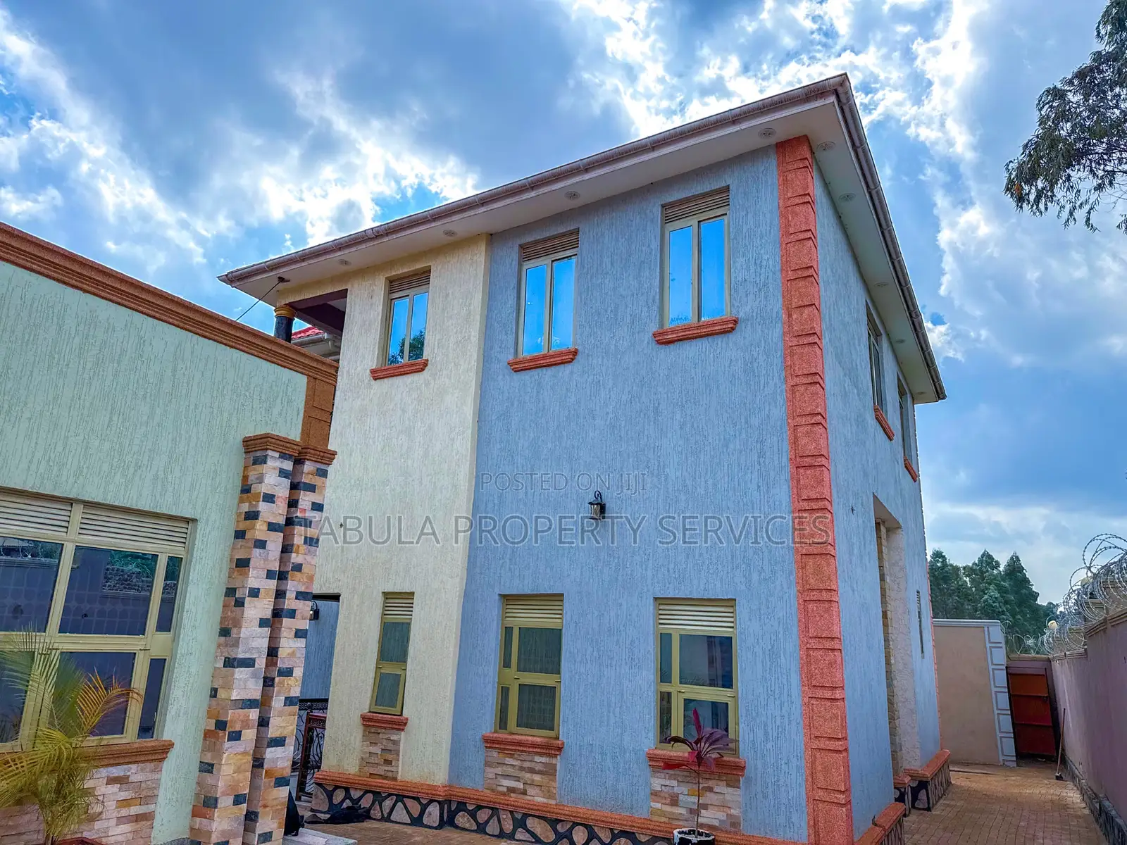 4bdrm House in Flat House, Wakiso / Wakiso for sale