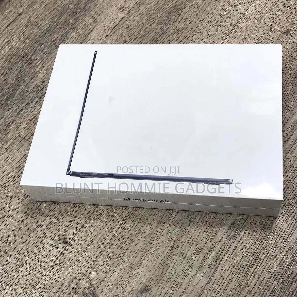 New Laptop Apple MacBook Air 2022 M2 8GB Apple M2 SSD 256GB
