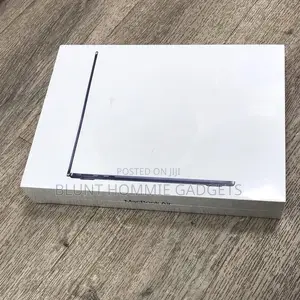 New Laptop Apple MacBook Air 2022 M2 8GB Apple M2 SSD 256GB