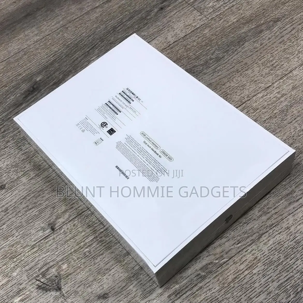 New Laptop Apple MacBook Air 2022 M2 8GB Apple M2 SSD 256GB