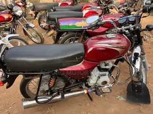 Bajaj Boxer 100 2022 Red