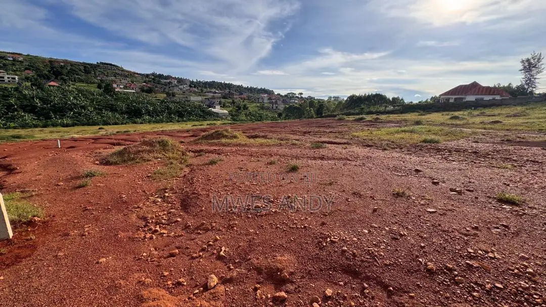 3 Plots Of Land Up For Grab In Kitende