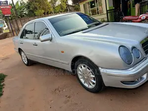 Mercedes-Benz E200 2002 Silver