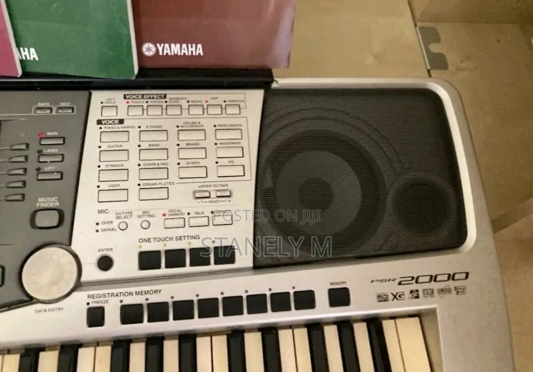 Yamaha PSR 2000 Keyboard Piano
