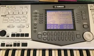 Yamaha PSR 2000 Keyboard Piano