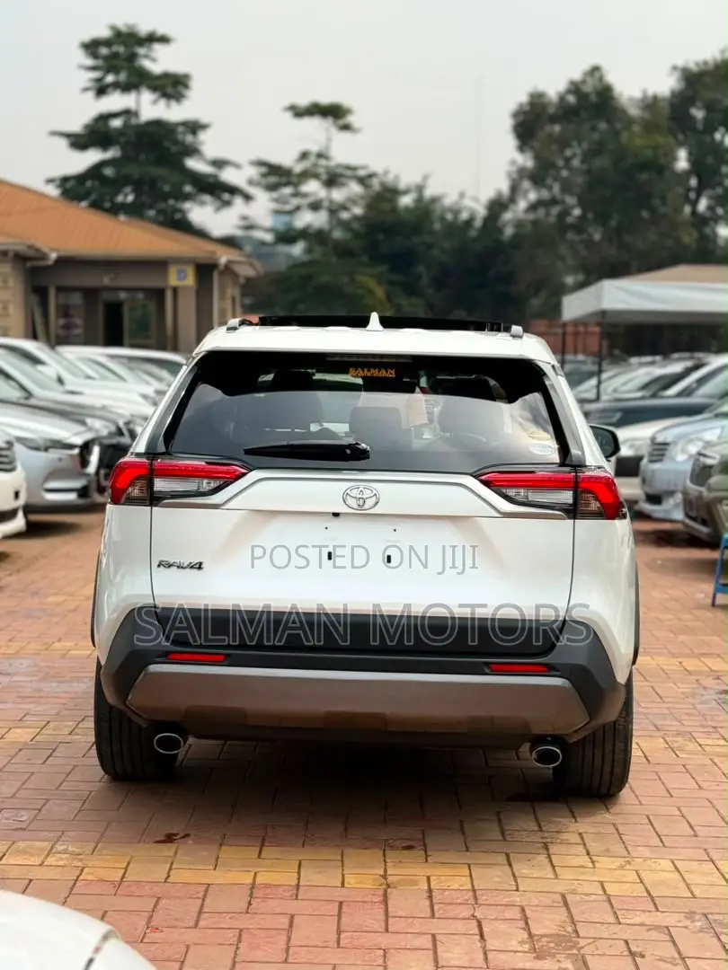Toyota RAV4 Limited AWD 2020 White