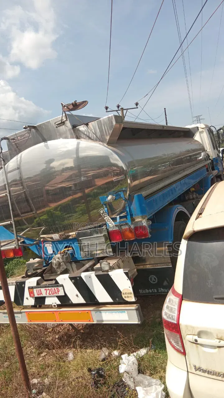 Isuzu Giga Milk Tanker