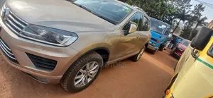 Volkswagen Touareg TDI Executive AWD 4MOTION 2015 Gold